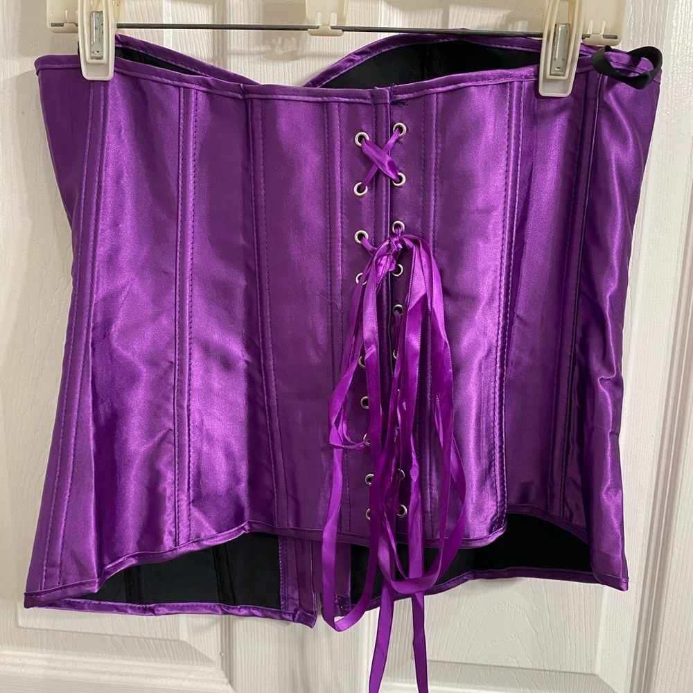 Overbust satin style corset - Picture 2 of 4
